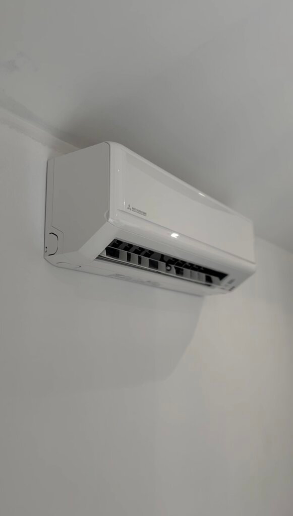 Wall-Mounted air conditioning unit