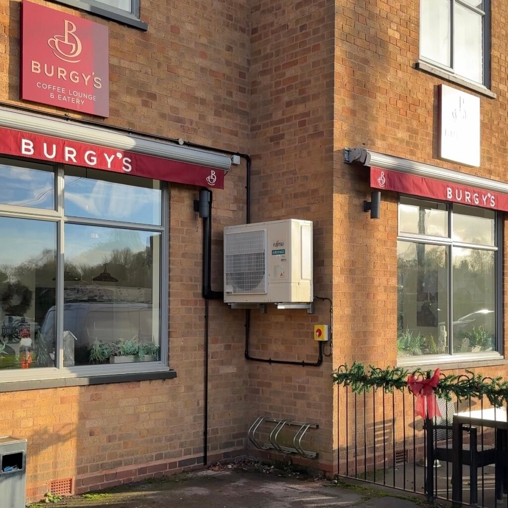 Air conditioning installation in a cafe